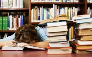 Cercetatorii recomanda un somn scurt inainte de examen