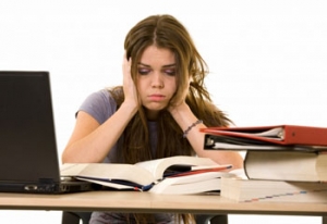 Stresul ne ajuta sa invatam in sesiune? Vezi aici ce spun cercetatorii