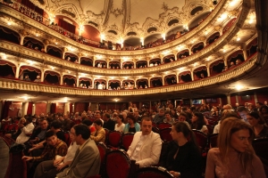 Comedy Cluj 2015 va invita la teatru